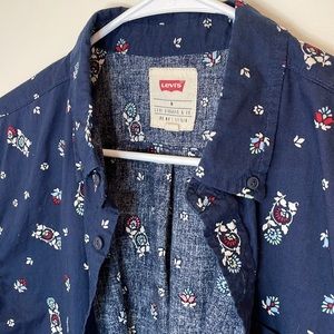 LEVI’S Short Sleeve Button Up Men’s Blue Pattern (Medium)